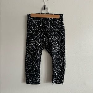Lululemon leggings in size 6